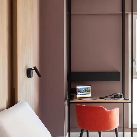 Otel Center Cenova